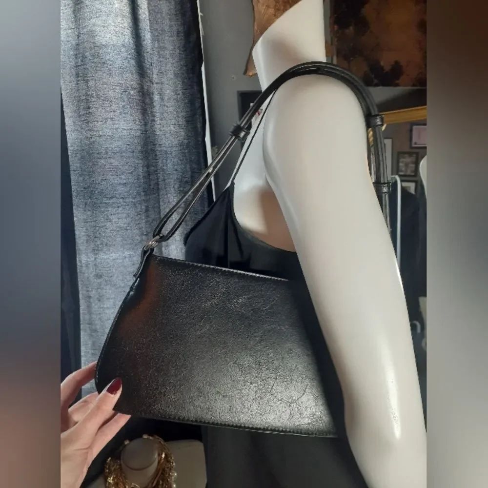 Zara Minimalist Black Faux Leather Shoulder Bag - Picture 3 of 16